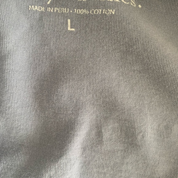 Men’s Long Sleeve Vineyard Vines shirt - Picture 3 of 3